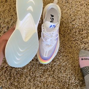 WOMENS STREAMLINE APL RUNNING SHOES